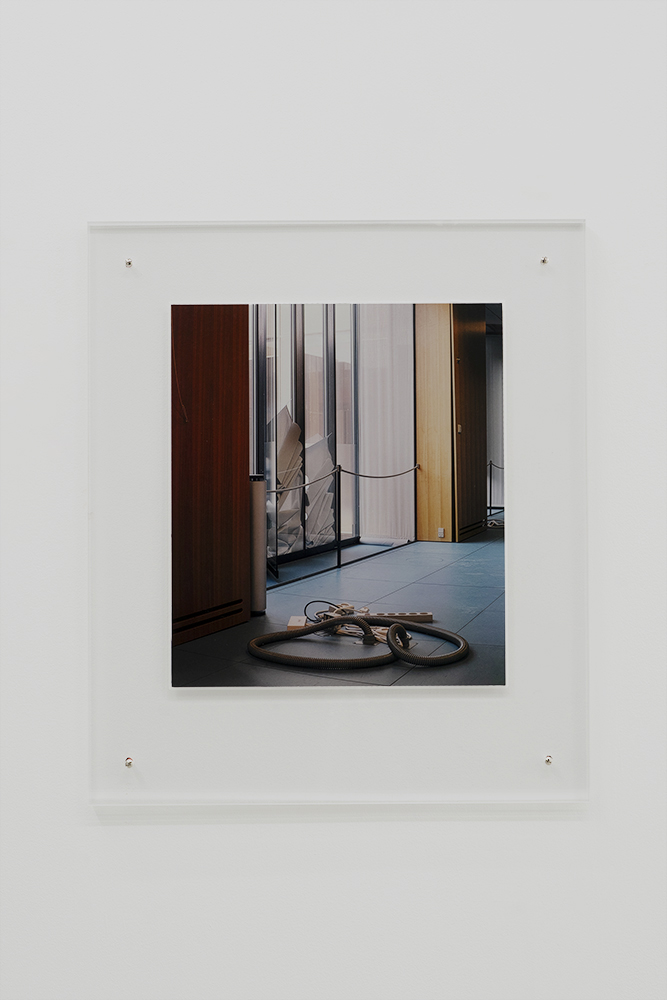 <em>Nationalbanken (Bank & Marked),</em> 60x70 cm, archival pigment print on baryta, artist’s frame, 2026.