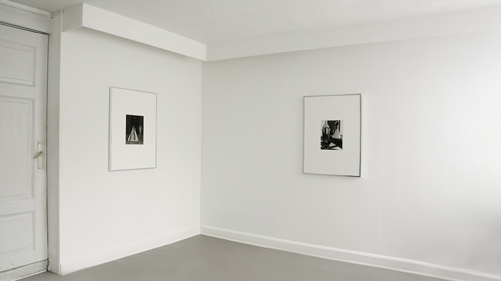 Installationsview, <em>I simply am not there</em>, Danske Grafikere, 2024.